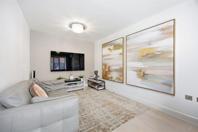 11, Deblin Drive, Uxbridge photo 3