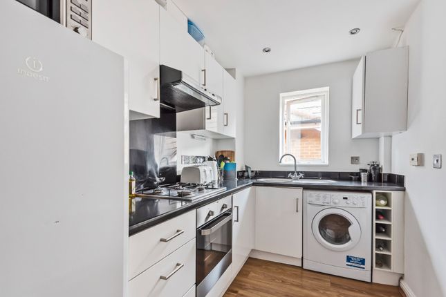 13, Burnham Gate, Guildford photo 4