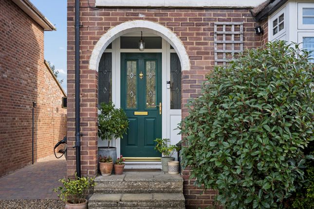 Studio semi-detached on 21 Lyme Avenue, Berkhamsted, £795,000