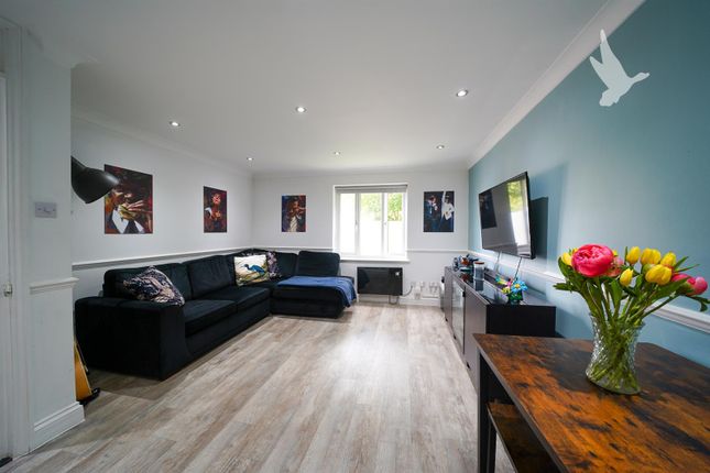 37, Heriot Way, Maldon photo 2
