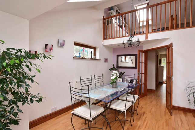 46, Santers Lane, Potters Bar photo 3