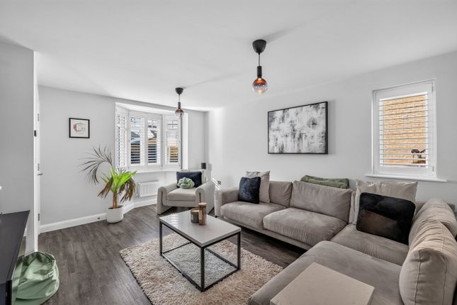 63, Peregrine Way, Wixams photo 3