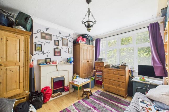 3 Albany Court Blundell Road, Edgware photo 3
