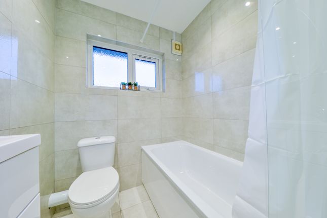 9, Pond Croft, Hatfield photo 2