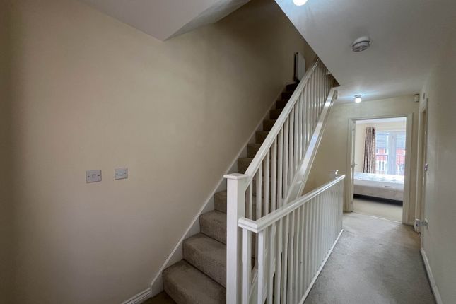 8, Barsham Close, Manchester photo 4
