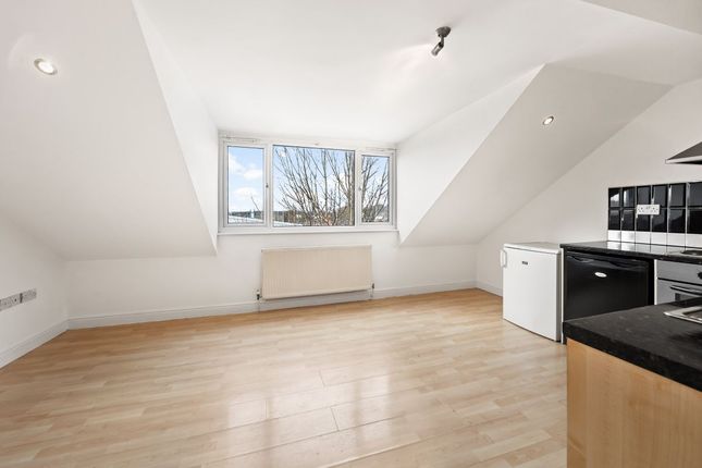 Flat 3, 19 Irwin Approach, Leeds photo 4