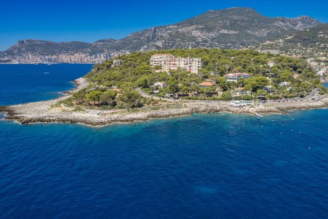 Villa for sale in Roquebrune-Cap-Martin, Alpes-Maritimes, Provence-Alpes-Côte d`Azur, France