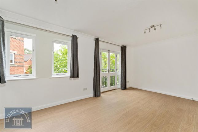 Thumbnail Flat to rent in Woodbine Place, London