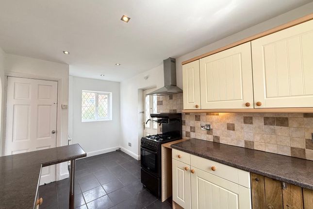 104, Fairfield Hill, West Yorkshire photo 4