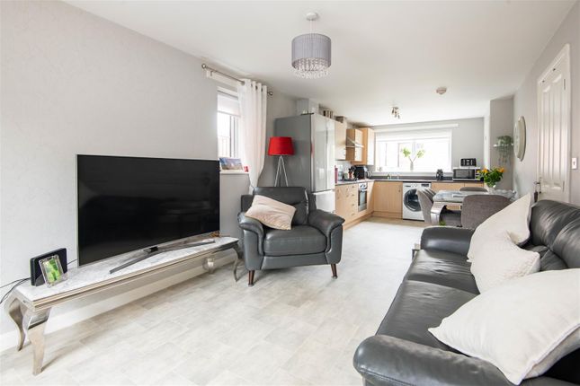 100, Dallington Avenue, Leyland photo 2