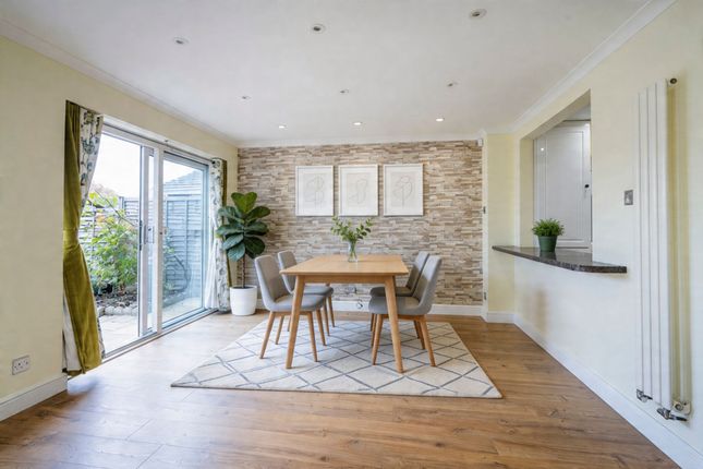 12 Welby Crescent, Wokingham photo 4