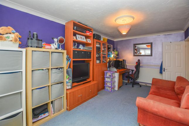 3 Thorrington Bold, Woodland Avenue, Brentwood photo 4