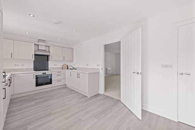 24 Elm Close, Boston photo 5