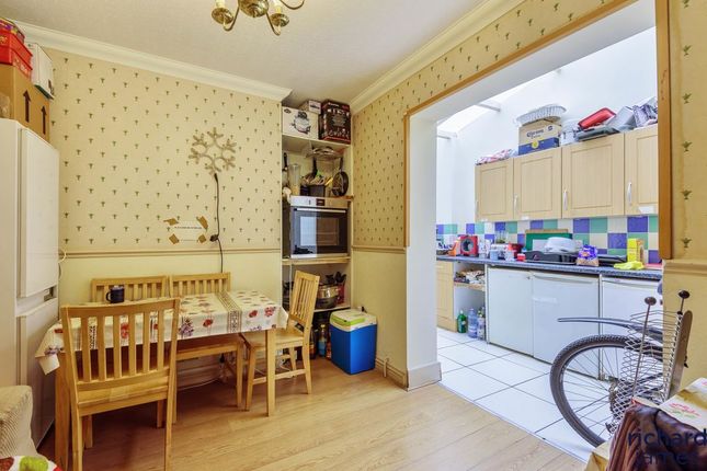 4, Park Lane Swindon photo 2