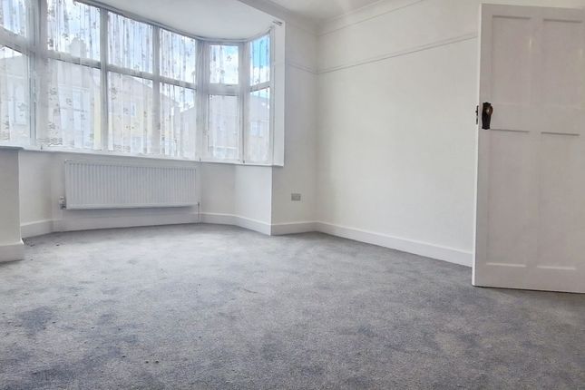 5, Park Mead, South Harrow photo 4