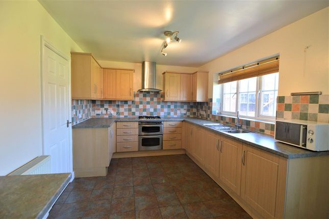 4 bed detached house to rent in Joseph Luckman Road, Bedworth CV12