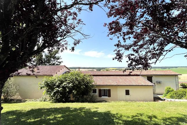 Villa for sale in Vanxains, Aquitaine, 24600, France