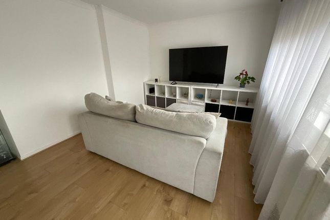 48 Malan Square, Rainham photo 4