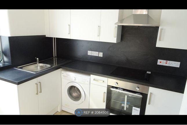 End terrace house to rent in Albert Road, Canterbury