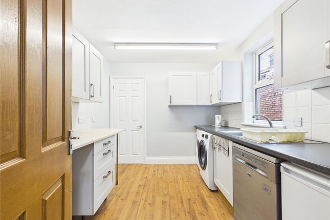 Whitehouse Guest Rooms, 28-30, Dean Lane, Southville photo 4