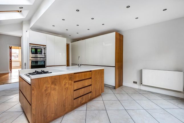 28, Devereux Road, Windsor photo 2