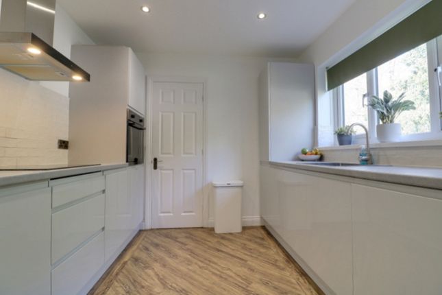 7, Richmond Park Avenue, Liversedge photo 2