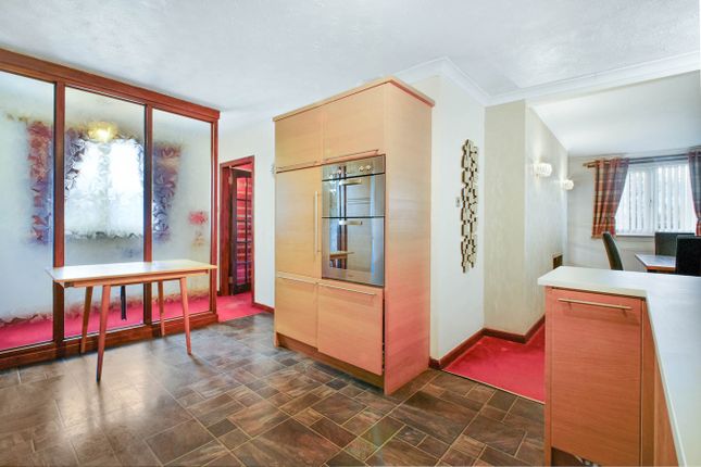 52, Whyte Avenue, Irvine photo 3