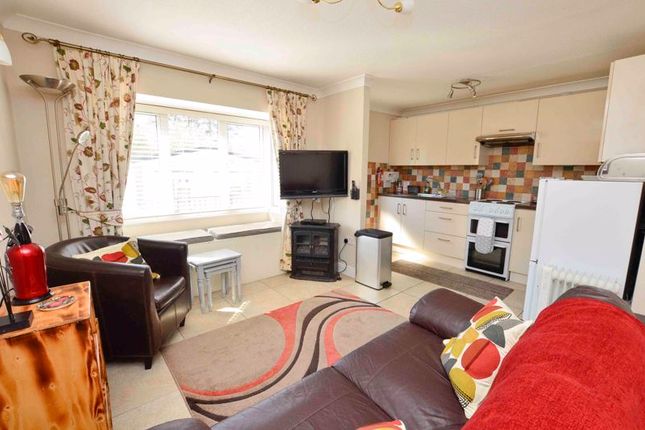 21 Galmpton Holiday Bungalows, Greenway Road, Brixham photo 2