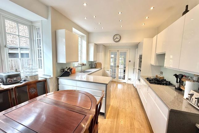 14, Westville Road, Thames Ditton photo 4