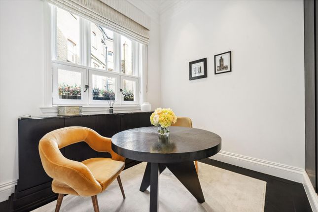 Flat to rent in Pont Street, London