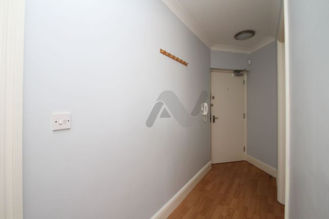 Flat to rent in Sussex Way, London