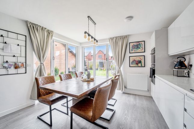 37, Staithes Drive, West Yorkshire photo 2