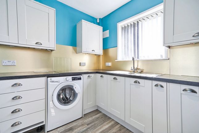 41, Whin Knoll Avenue, Keighley photo 2