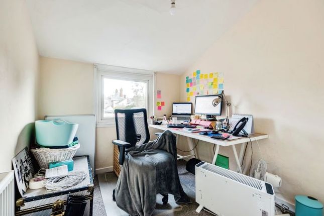 End terrace house for sale in York Road, Newbury