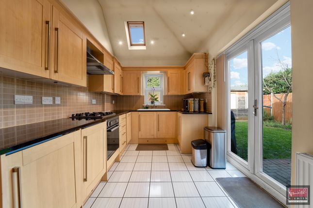 7, Chalet Close, Ashford photo 4