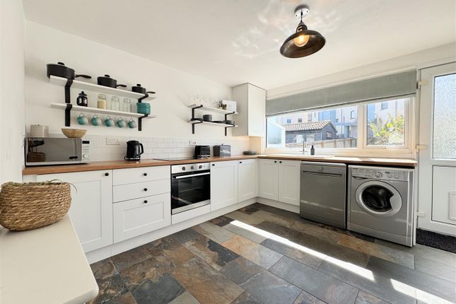 10, Farfield Place, Newquay photo 3