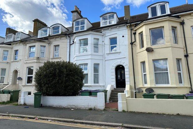 Thumbnail Flat to rent in Coolinge Road, Folkestone
