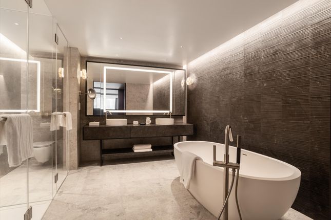 Flat for sale in The Westin, Upper Thames St, London