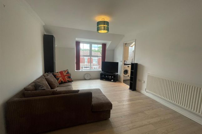 8 Balmoral Court, Windsor Close, Farnborough photo 4
