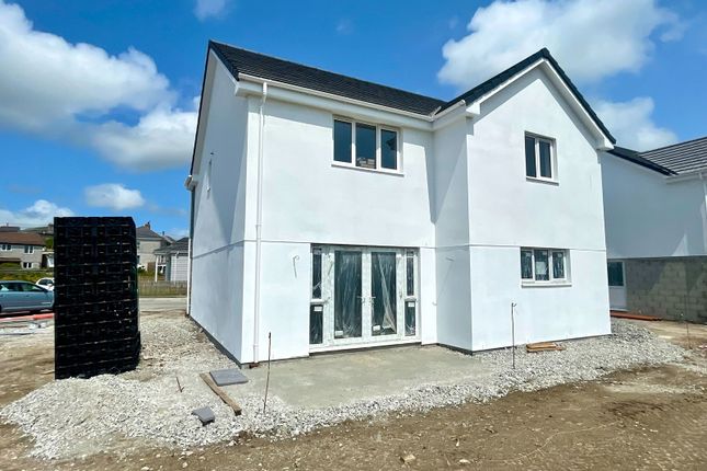 18, Bryanick Vale, St Austell photo 2