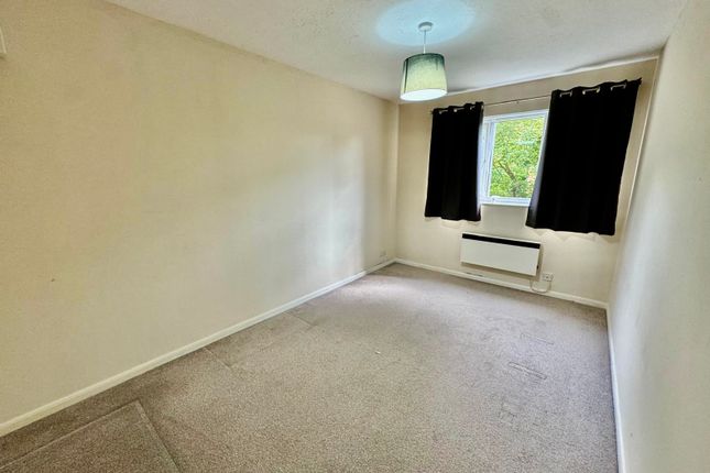 Flat 28, Tor Close, WATERLOOVILLE photo 4