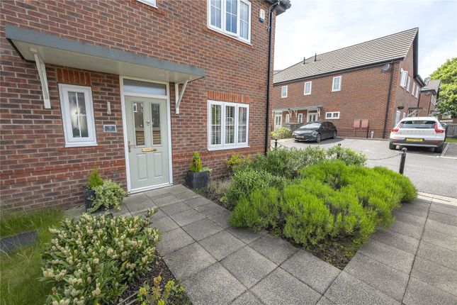 Thumbnail Town house for sale in Kirkstall Hill, Burley, Leeds