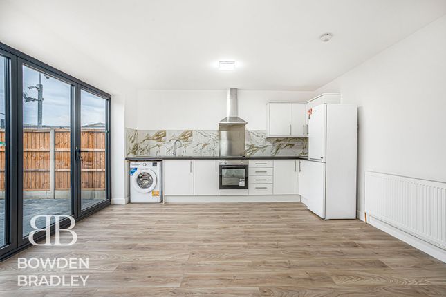 578a Limes Avenue, Chigwell photo 4