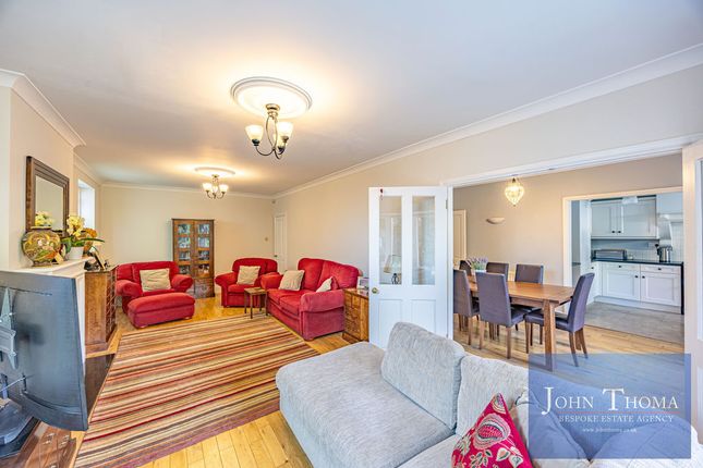 12, Grange Crescent, Chigwell photo 4