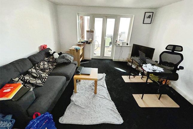 17, Hussar Court, Coventry photo 3