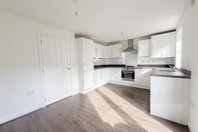 28, Gracelands Drive, Bexhill-On-Sea photo 3