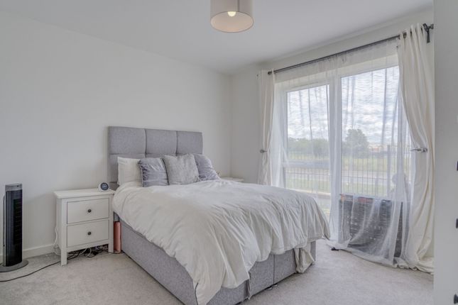 Flat for sale in Devonshire Close, Grays