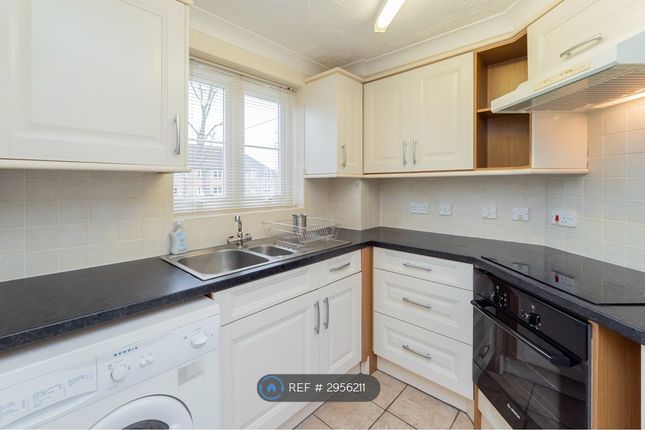Flat, Katherine Court Upper Gordon Road, Camberley photo 2