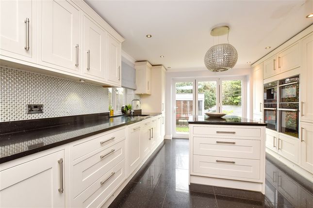 Greenacres, Lower Kingswood photo 3