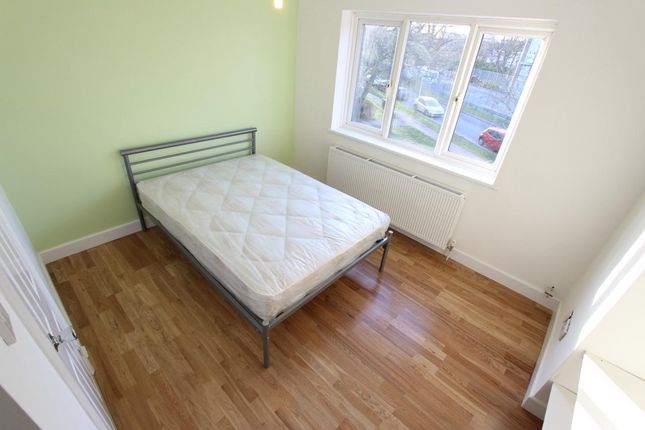 Goldings Crescent, Hatfield photo 5